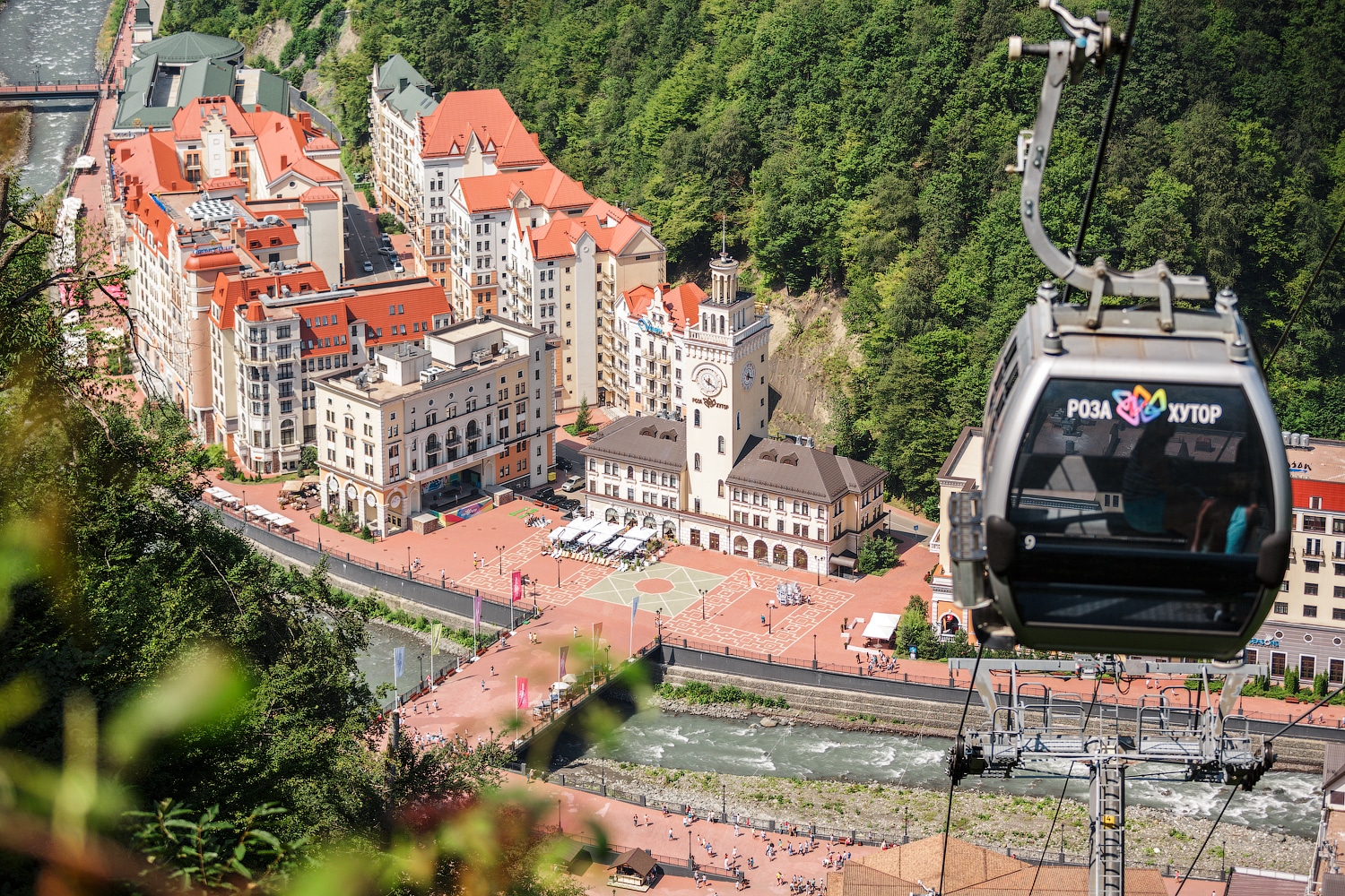 1650420989_2-vsegda-pomnim-com-p-sochi-krasnaya-polyana-roza-khutor-foto-2